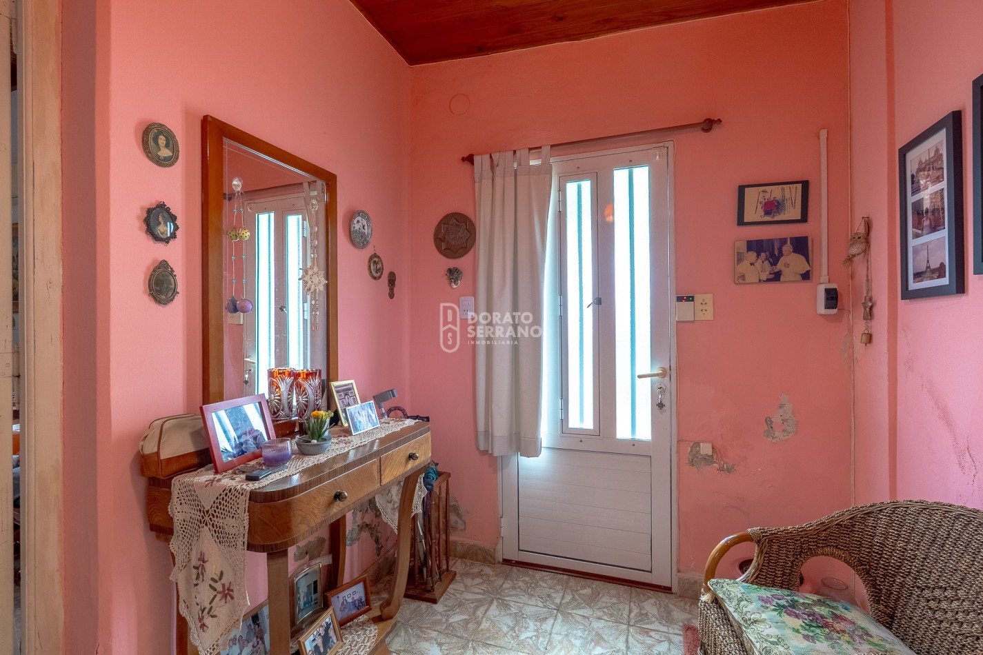 CASA EN ESQUINA & TODOS LOS SERVICIOS.