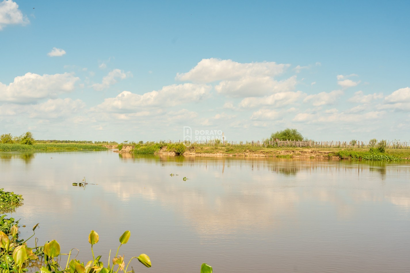 CASA EN EL RIO! GRANDIOSA! BARRIO BASUALDO!