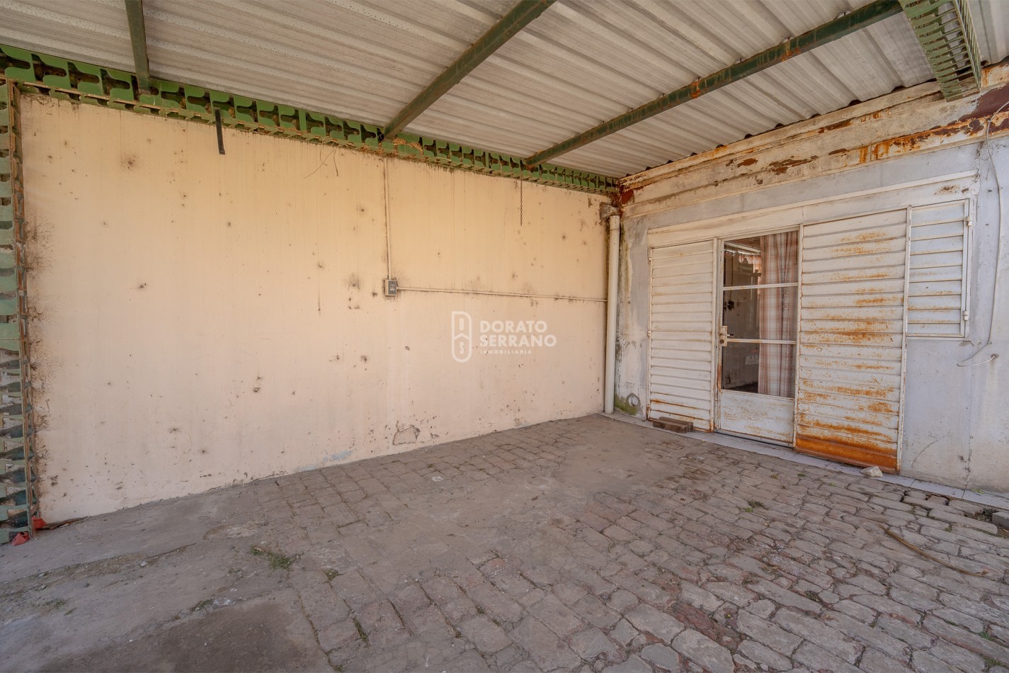 LOTE EN BARRIO FLORIDA! TODOS LOS SERVICIOS - PLUS EDIFICADO A DEMOLER O RECICLAR. 