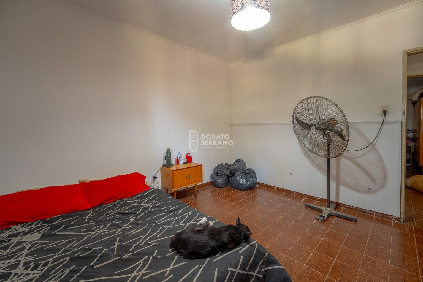 BONITA & LISTA PARA HABITAR! EN ESQUINA!