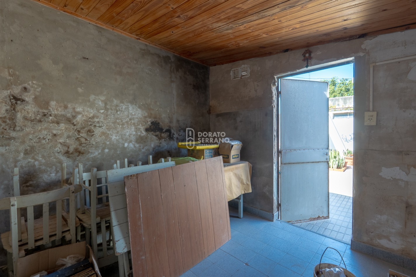 CASA + LOCAL SOBRE AVENIDA! 14 MTS. DE FRENTE!