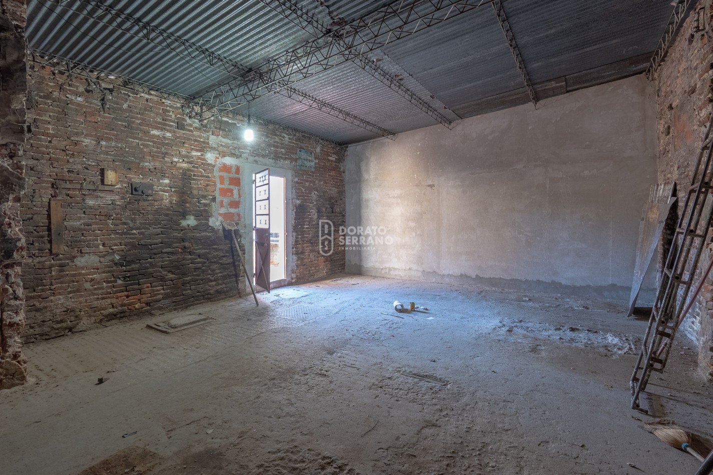 CASA A RECICLAR + GALPON NUEVO!