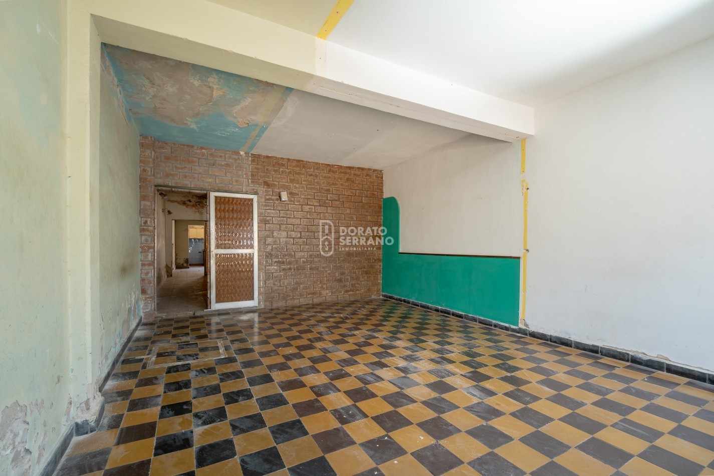 CASA CON LOCAL - PROYECTAR SIN LIMITES! AREA CENTRAL! 