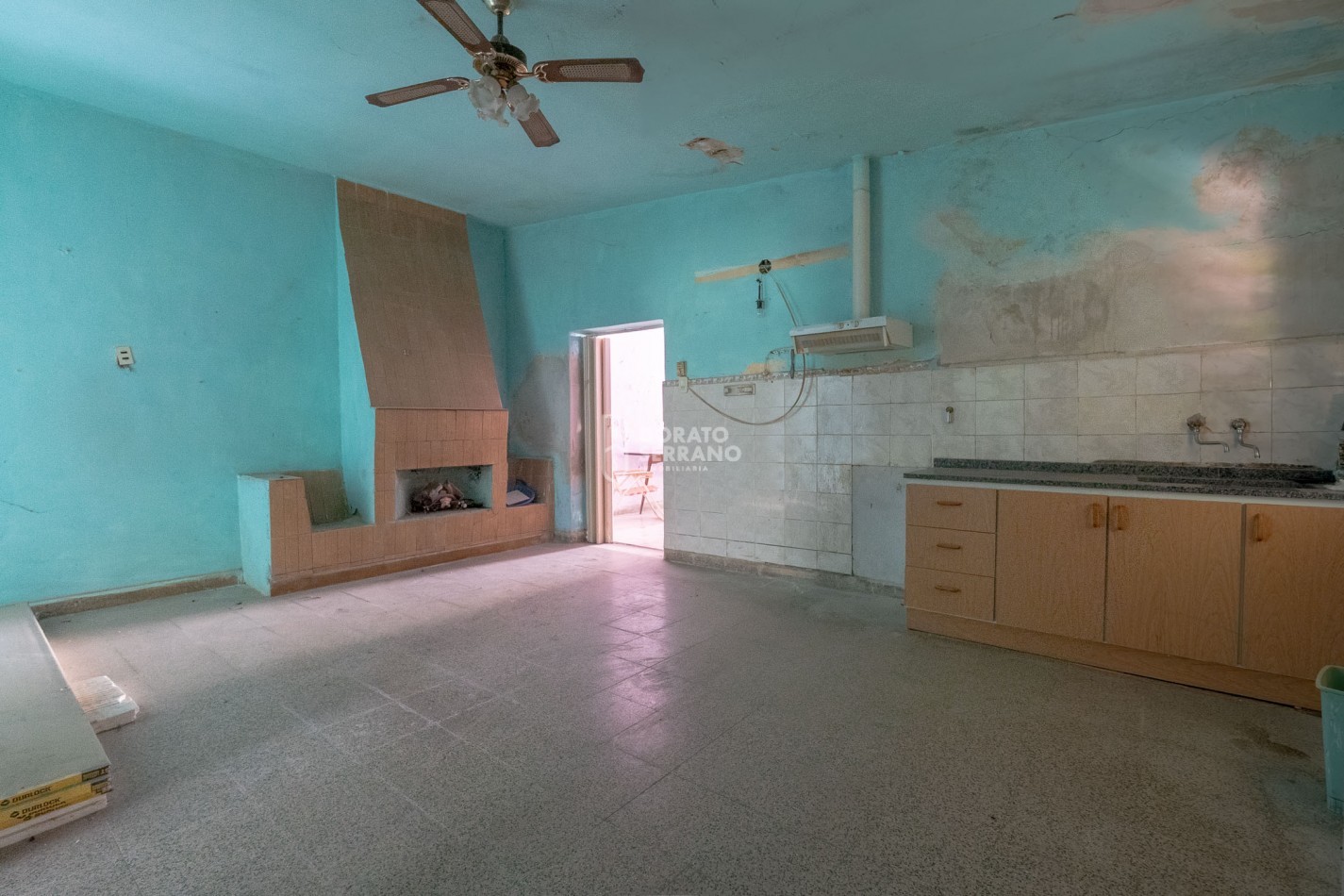 GRAN SUPERFICIE - TODOS LOS SERVICIOS.