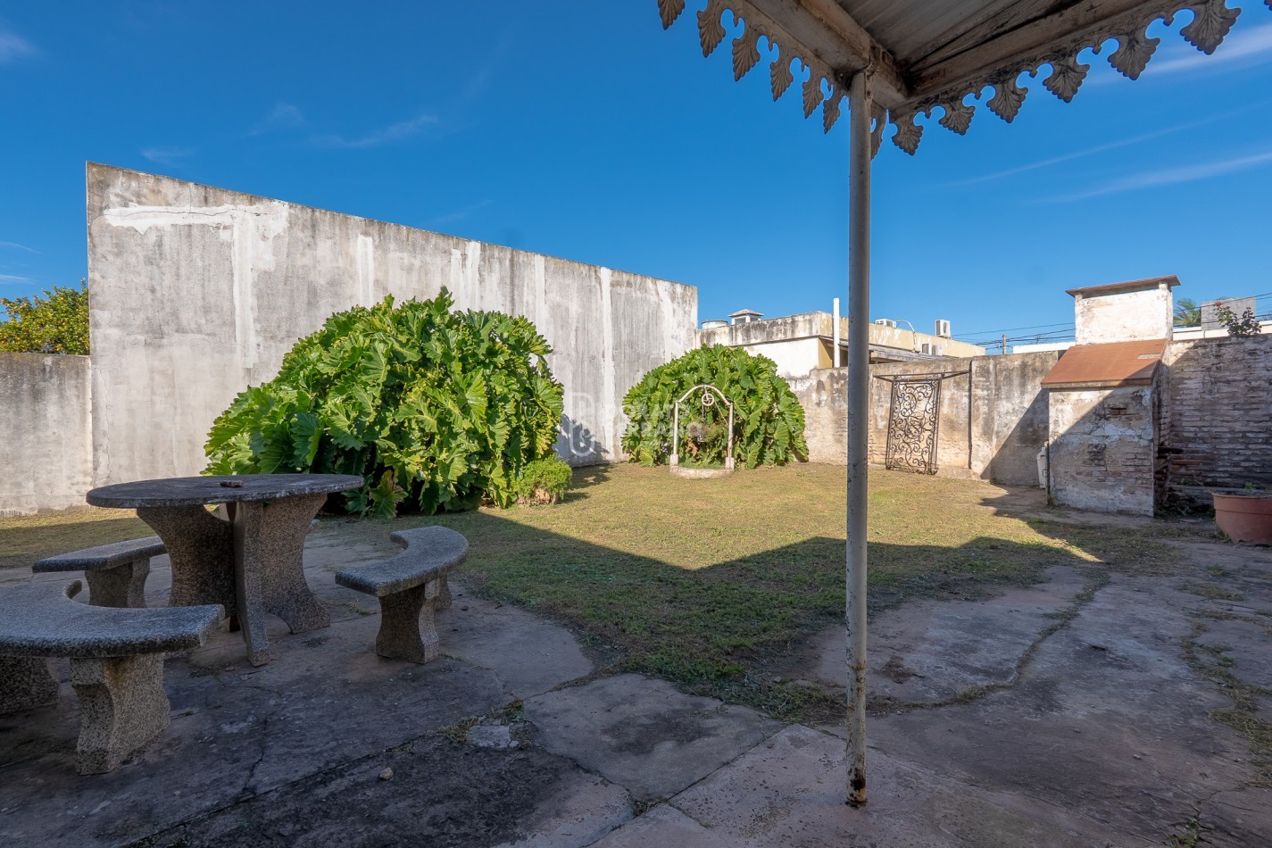 LOTE IDEAL 15X30 - A PASOS DE 20 DE JUNIO! + CASA A RECICLAR O DEMOLER.