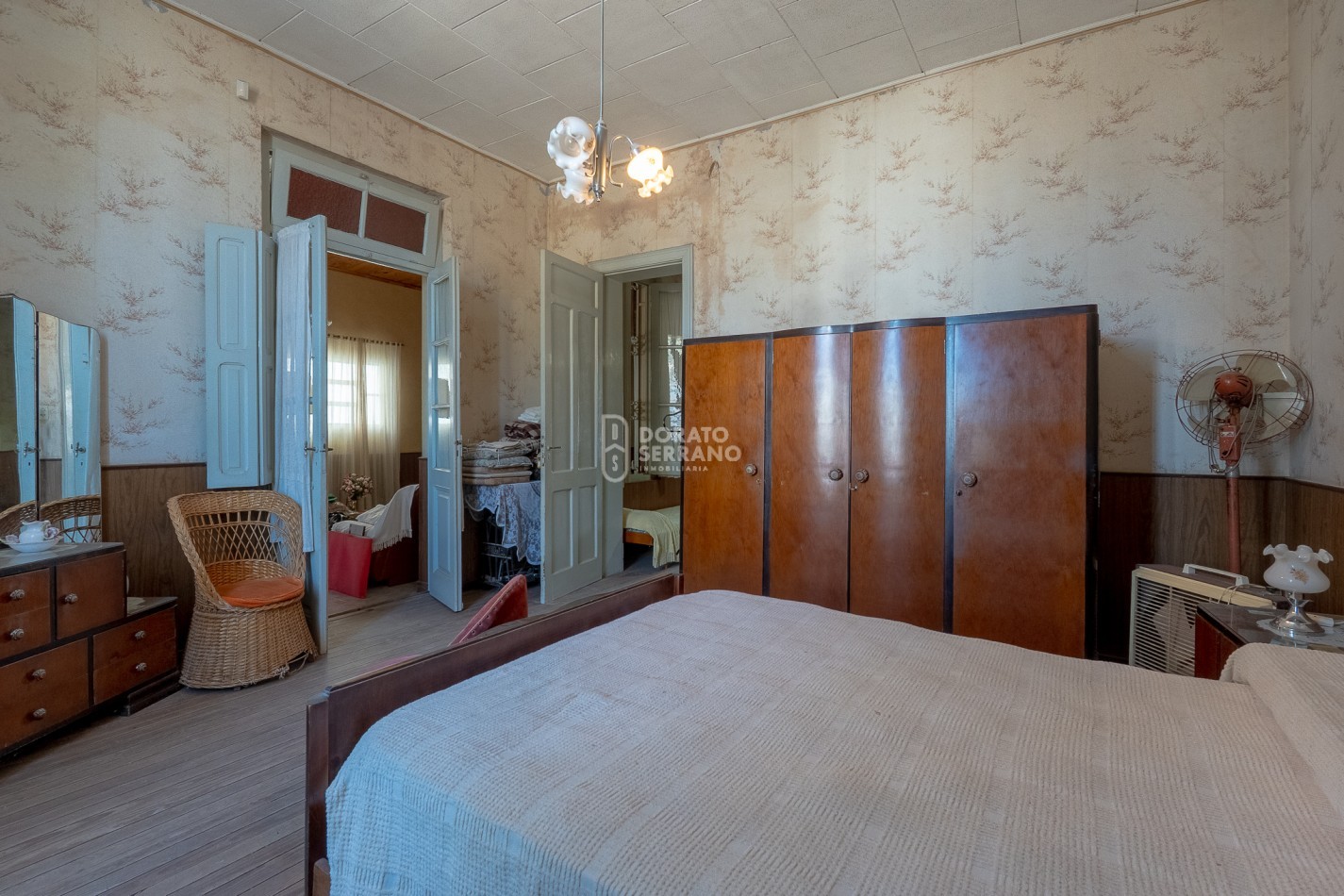 CASA + LOCAL SOBRE AVENIDA! 14 MTS. DE FRENTE!