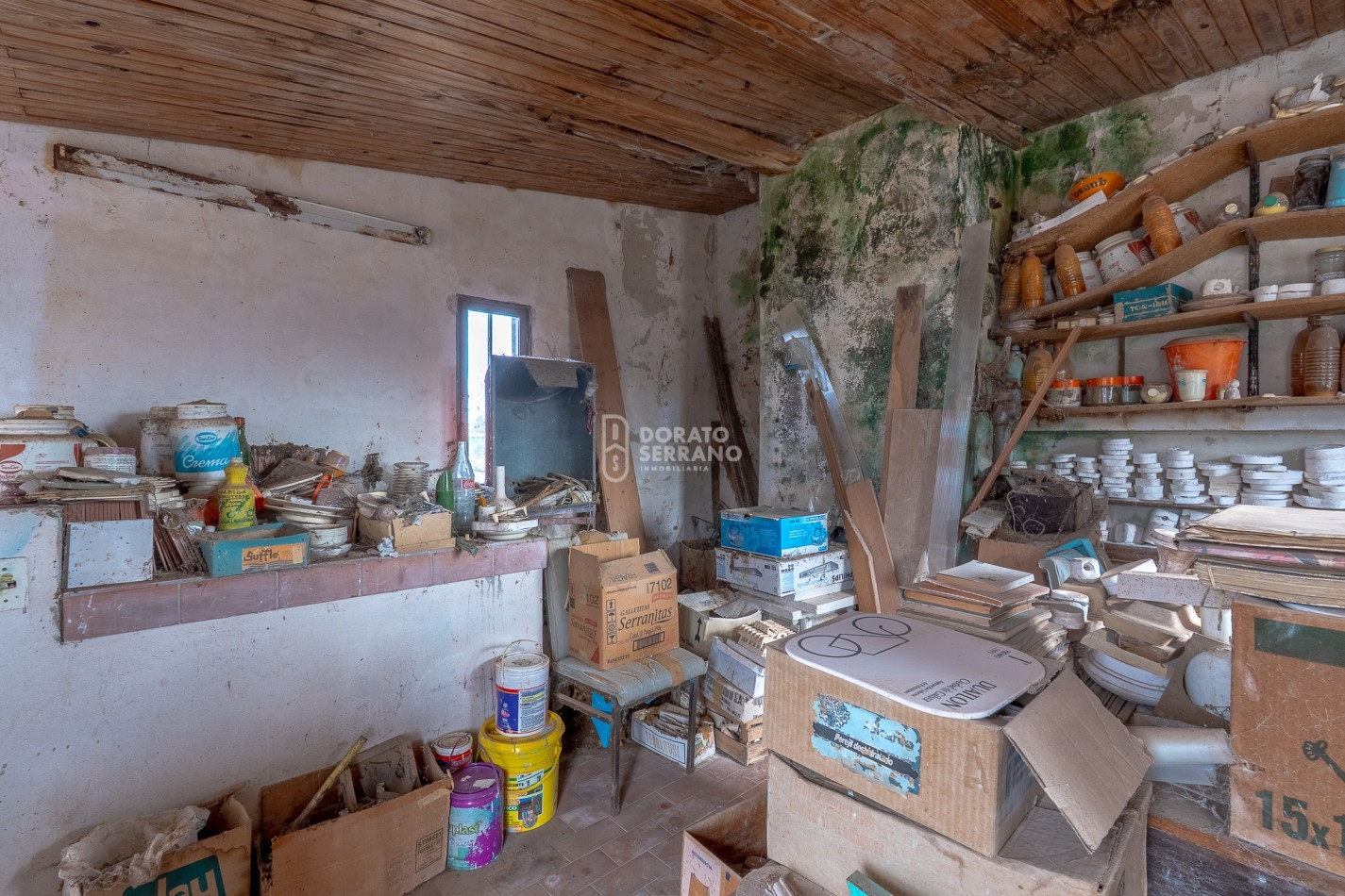 CASA EN ESQUINA & TODOS LOS SERVICIOS.