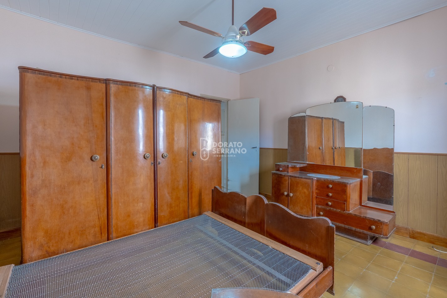 CASA + 750 M2 DE LOTE! Todos los servicios!