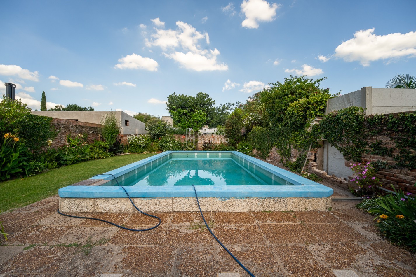 CASA EN BARRIO RESIDENCIAL! LISTA PARA UN NUEVO SUEÑO!