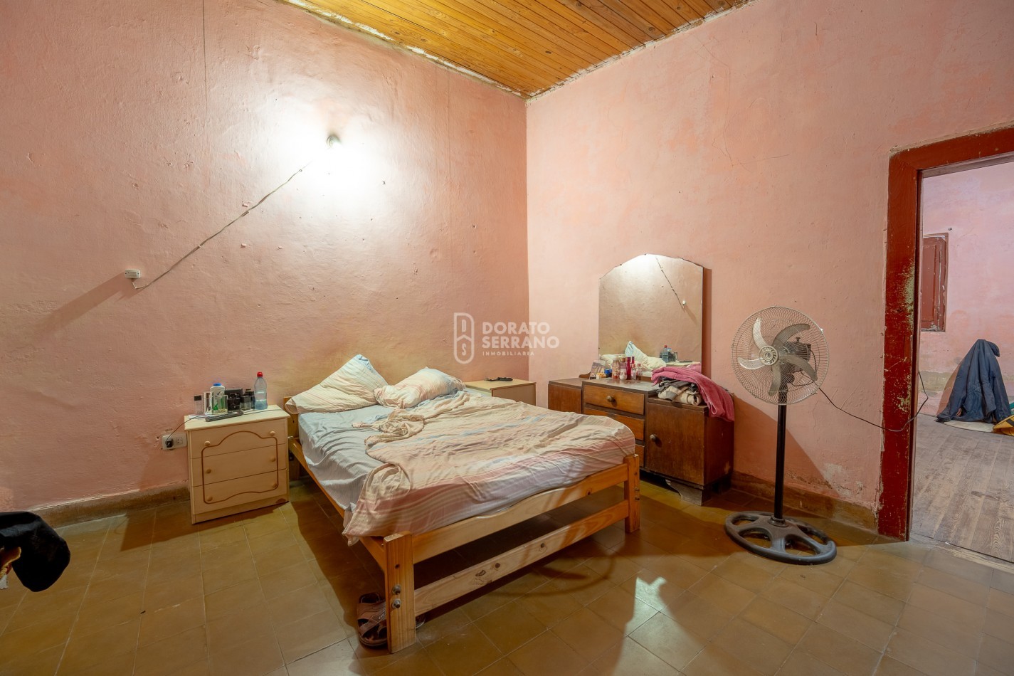 LOTE + PLUS CASA A DEMOLER O RECICLAR - TODOS LOS SERVICIOS EN SECTOR URBANO.