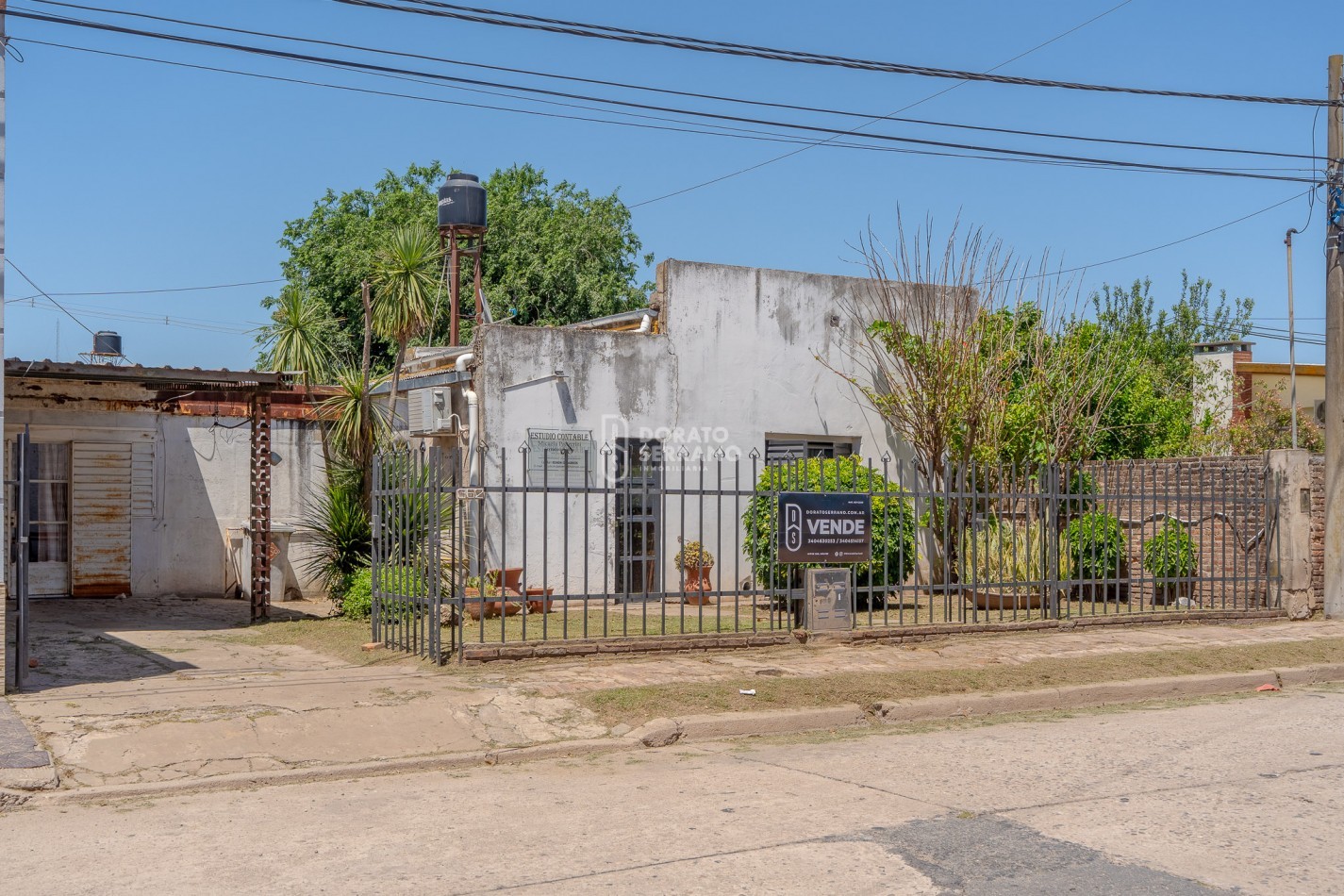LOTE EN BARRIO FLORIDA! TODOS LOS SERVICIOS - PLUS EDIFICADO A DEMOLER O RECICLAR. 