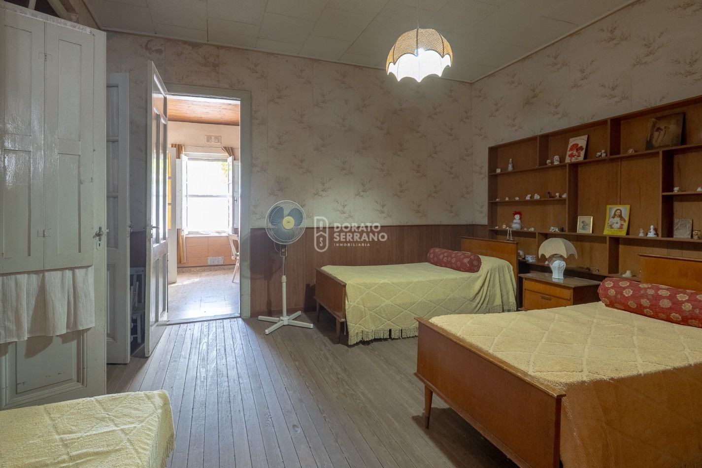 CASA + LOCAL SOBRE AVENIDA! 14 MTS. DE FRENTE!