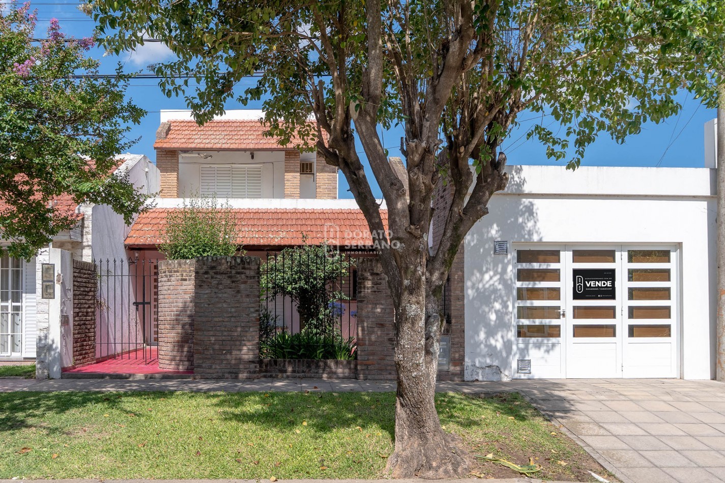 CASA EN BARRIO RESIDENCIAL! LISTA PARA UN NUEVO SUEÑO!