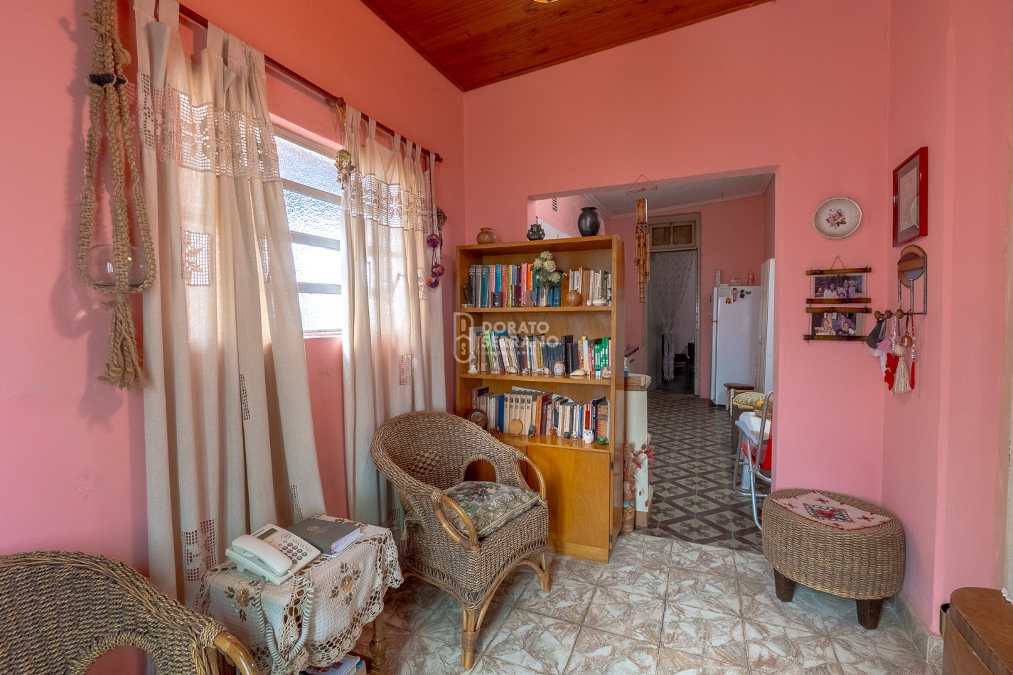 CASA EN ESQUINA & TODOS LOS SERVICIOS.