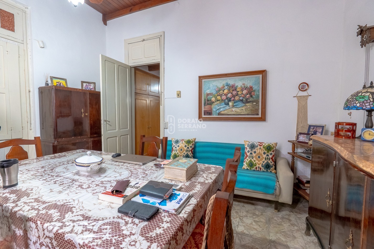 CASA EN ESQUINA & TODOS LOS SERVICIOS.