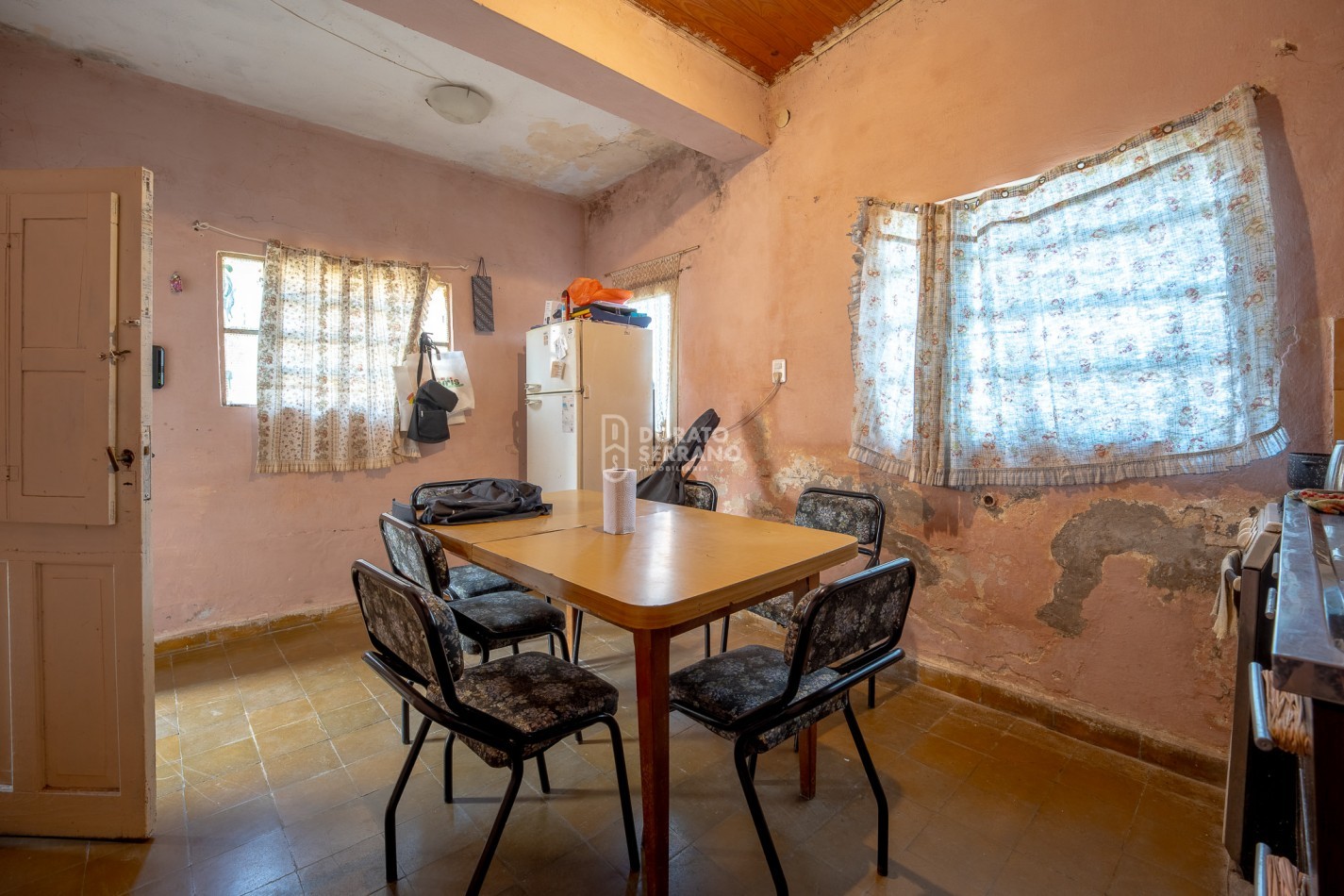 LOTE + PLUS CASA A DEMOLER O RECICLAR - TODOS LOS SERVICIOS EN SECTOR URBANO.