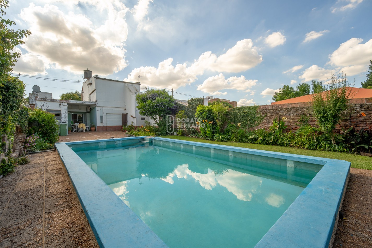 CASA EN BARRIO RESIDENCIAL! LISTA PARA UN NUEVO SUEÑO!