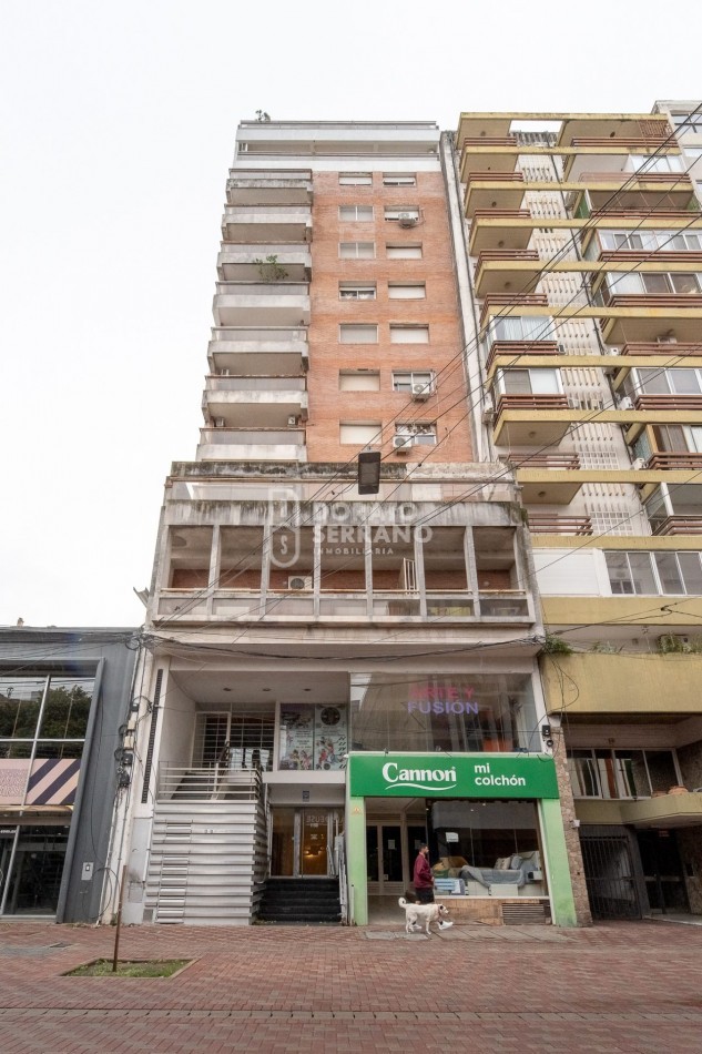 DEPTO. 1 DORMITORIO Y BAULERA S/ PEATONAL SAN MARTIN. ROSARIO!