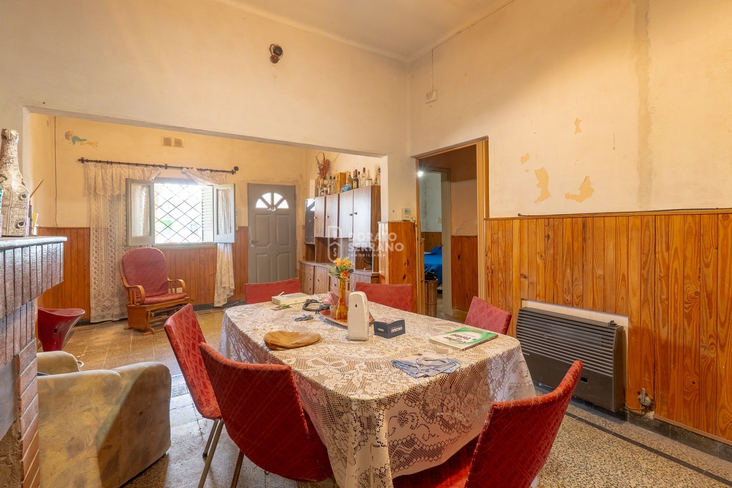 CASA EN ESQUINA! TODOS LOS SERVICIOS!