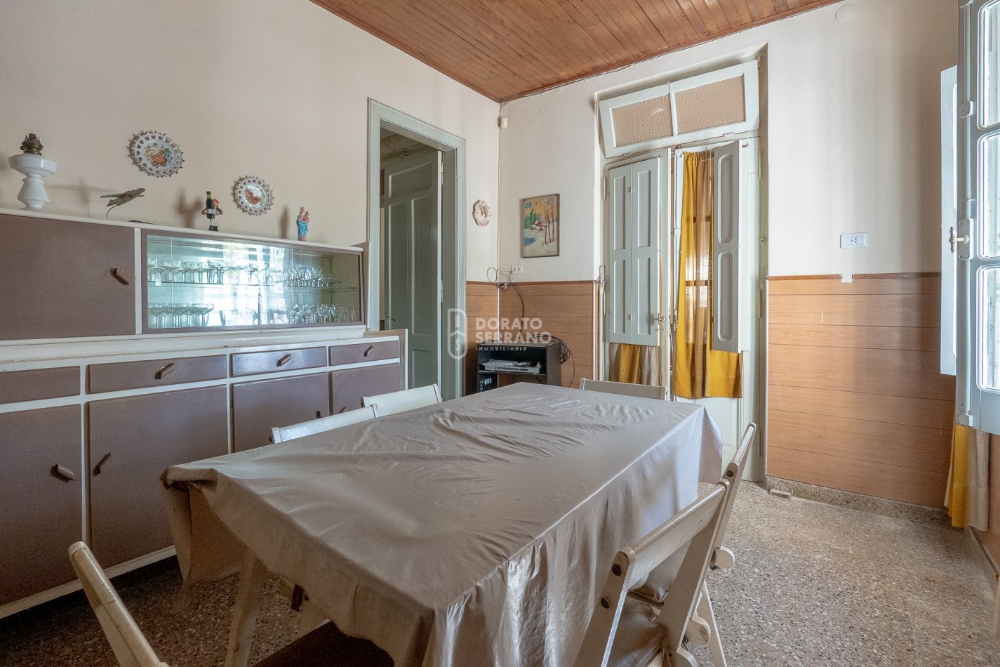 CASA + LOCAL SOBRE AVENIDA! 14 MTS. DE FRENTE!