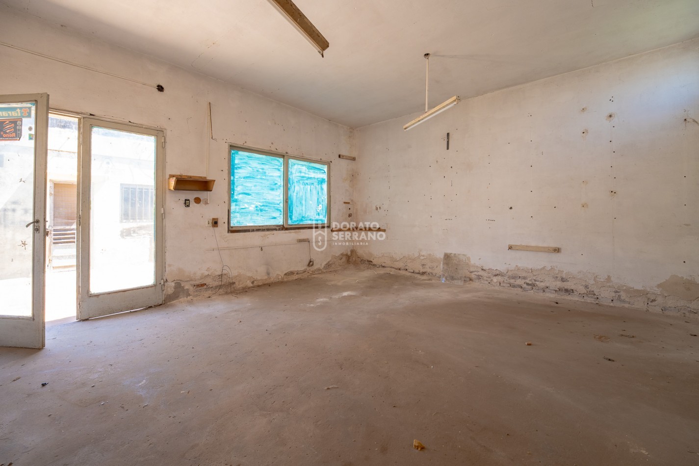 CASA CON LOCAL - PROYECTAR SIN LIMITES! AREA CENTRAL! 