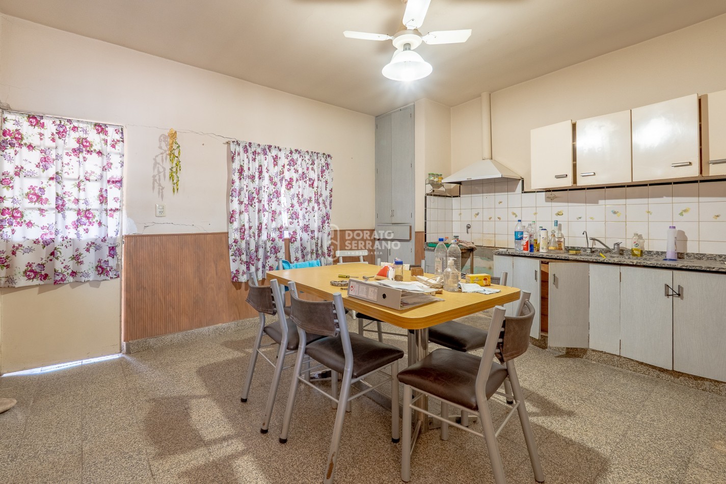 CASA + 750 M2 DE LOTE! Todos los servicios!