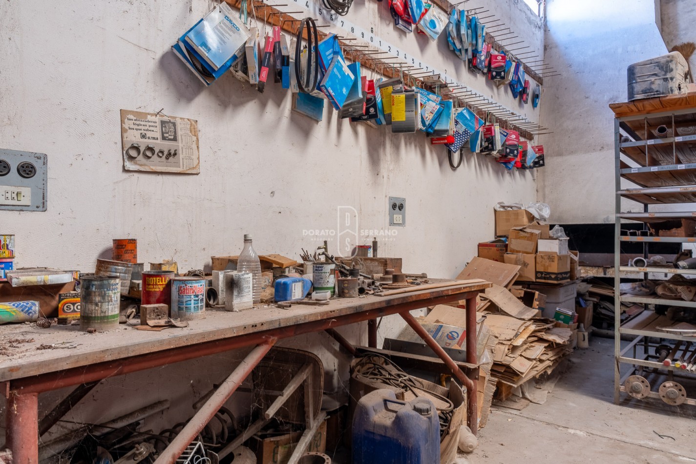 ICONICO SALON COMERCIAL + DEPTOS. A TERMINAR.  