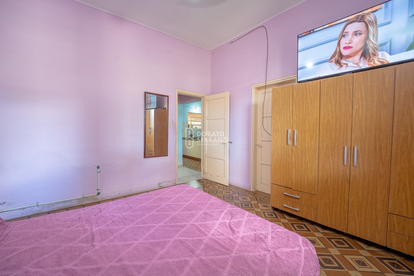 LISTA PARA HABITAR! TODOS LOS SERVICIOS! SOBRE AVDA!