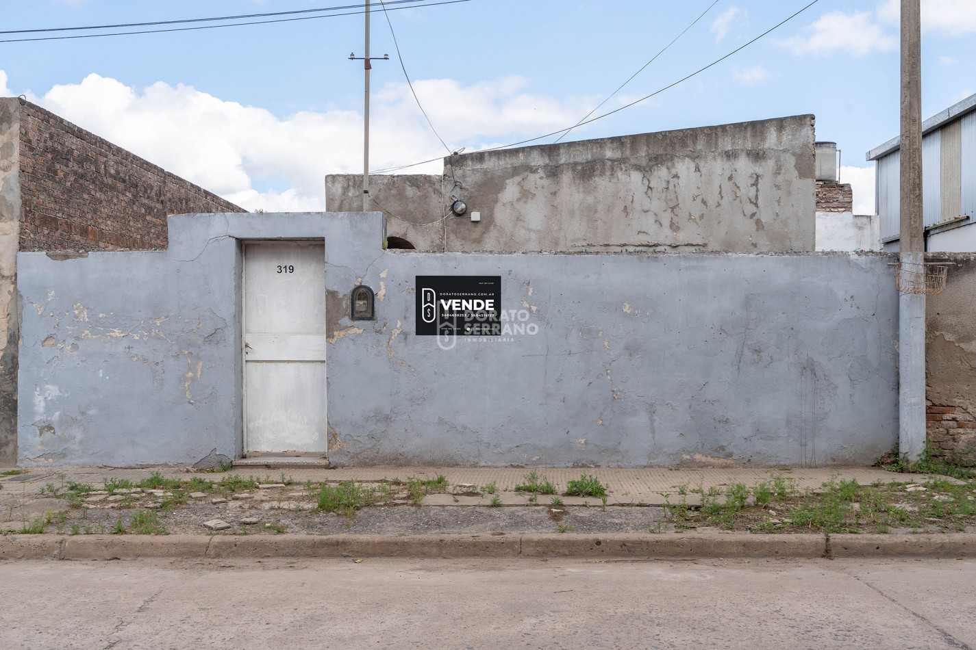 LOTE + PLUS CASA A DEMOLER O RECICLAR - TODOS LOS SERVICIOS EN SECTOR URBANO.