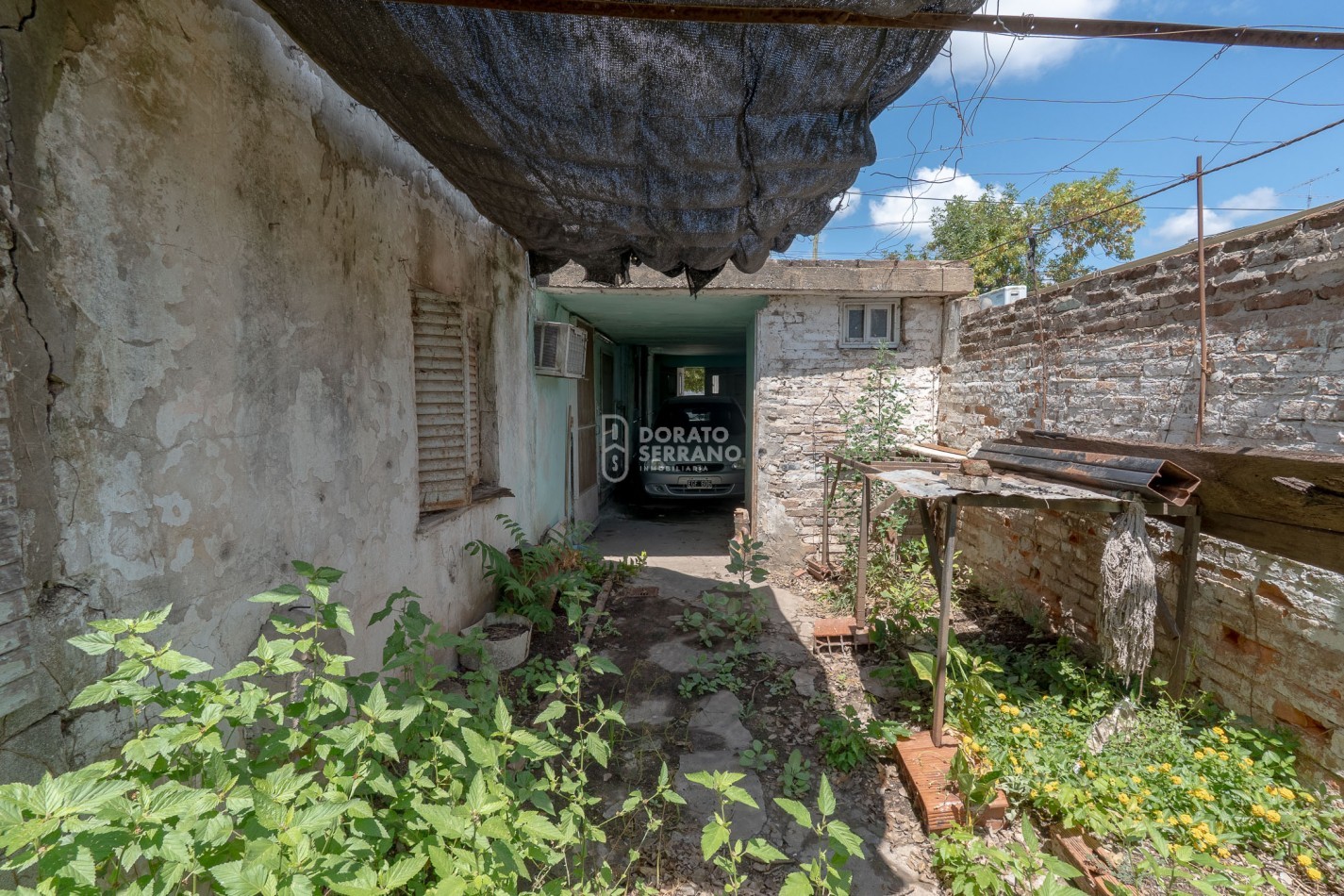 GRAN SUPERFICIE - TODOS LOS SERVICIOS.