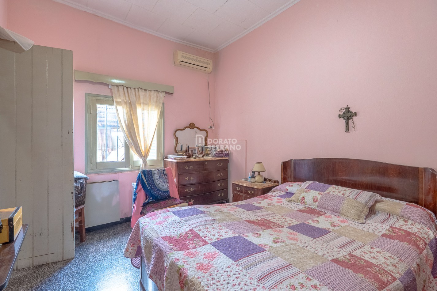 CASA EN ESQUINA & TODOS LOS SERVICIOS.