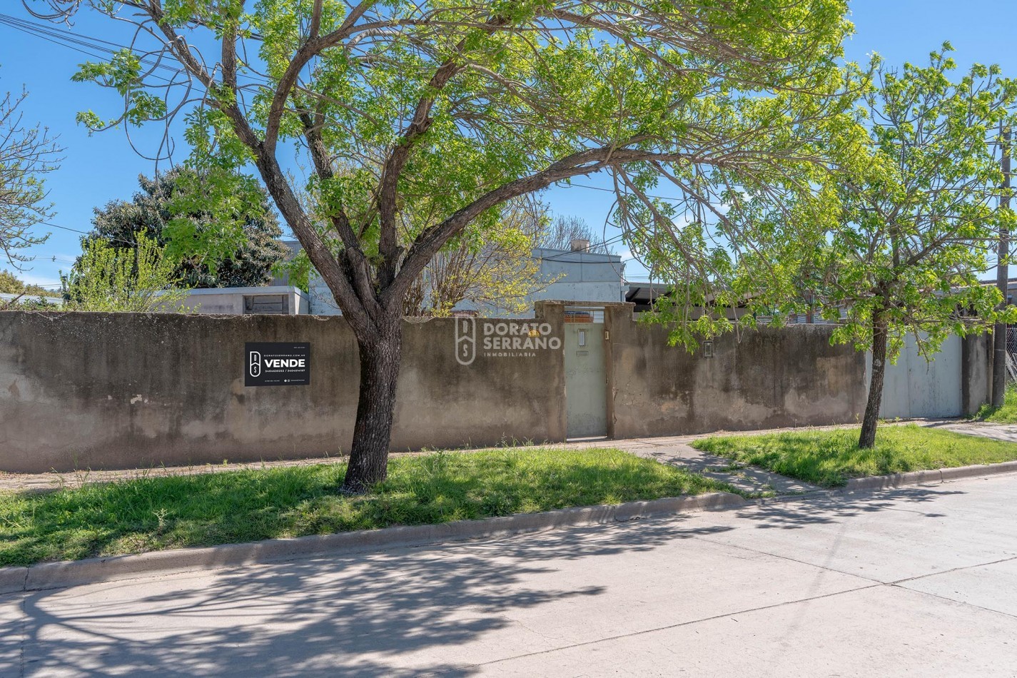 GRAN SUPERFICIE - TODOS LOS SERVICIOS - CASA A RECICLAR!