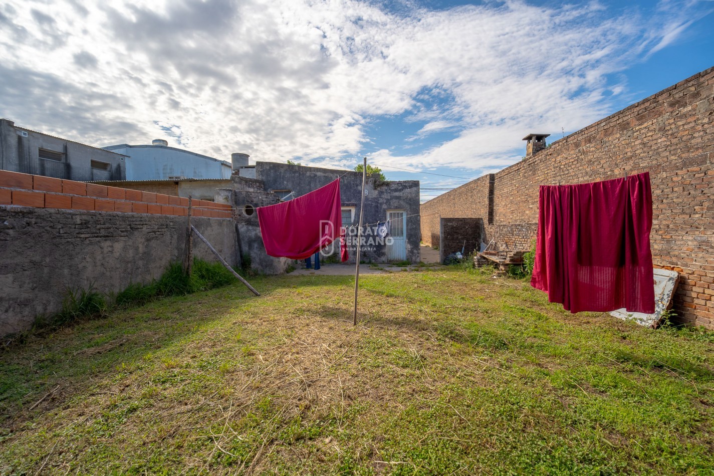 LOTE + PLUS CASA A DEMOLER O RECICLAR - TODOS LOS SERVICIOS EN SECTOR URBANO.