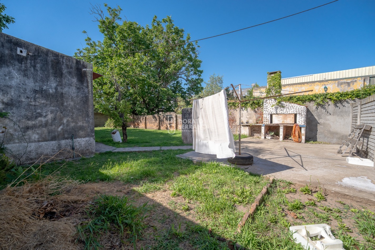 COMPLEJO DE 3 DEPTOS. CENTRICOS + PLUS: LOTE REMANENTE!  