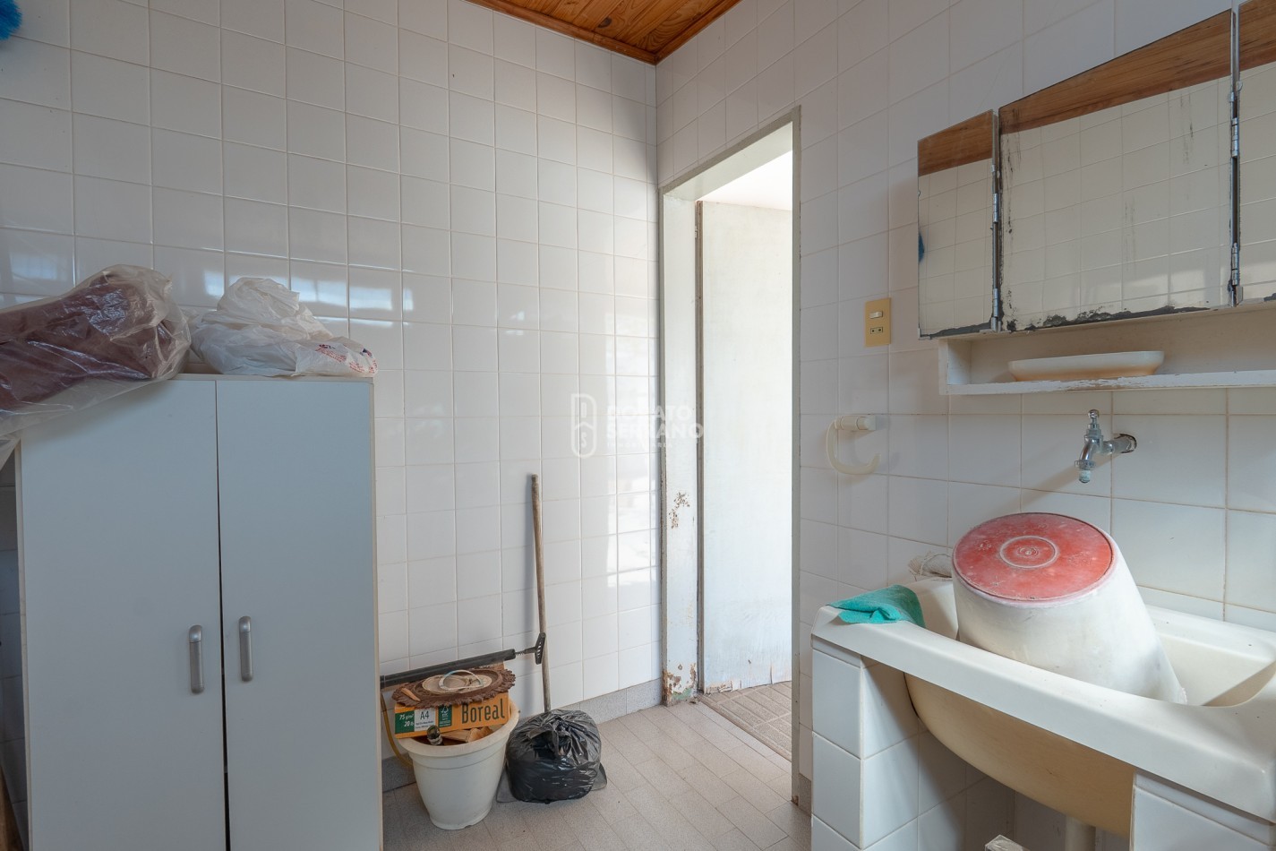 CASA + LOCAL SOBRE AVENIDA! 14 MTS. DE FRENTE!