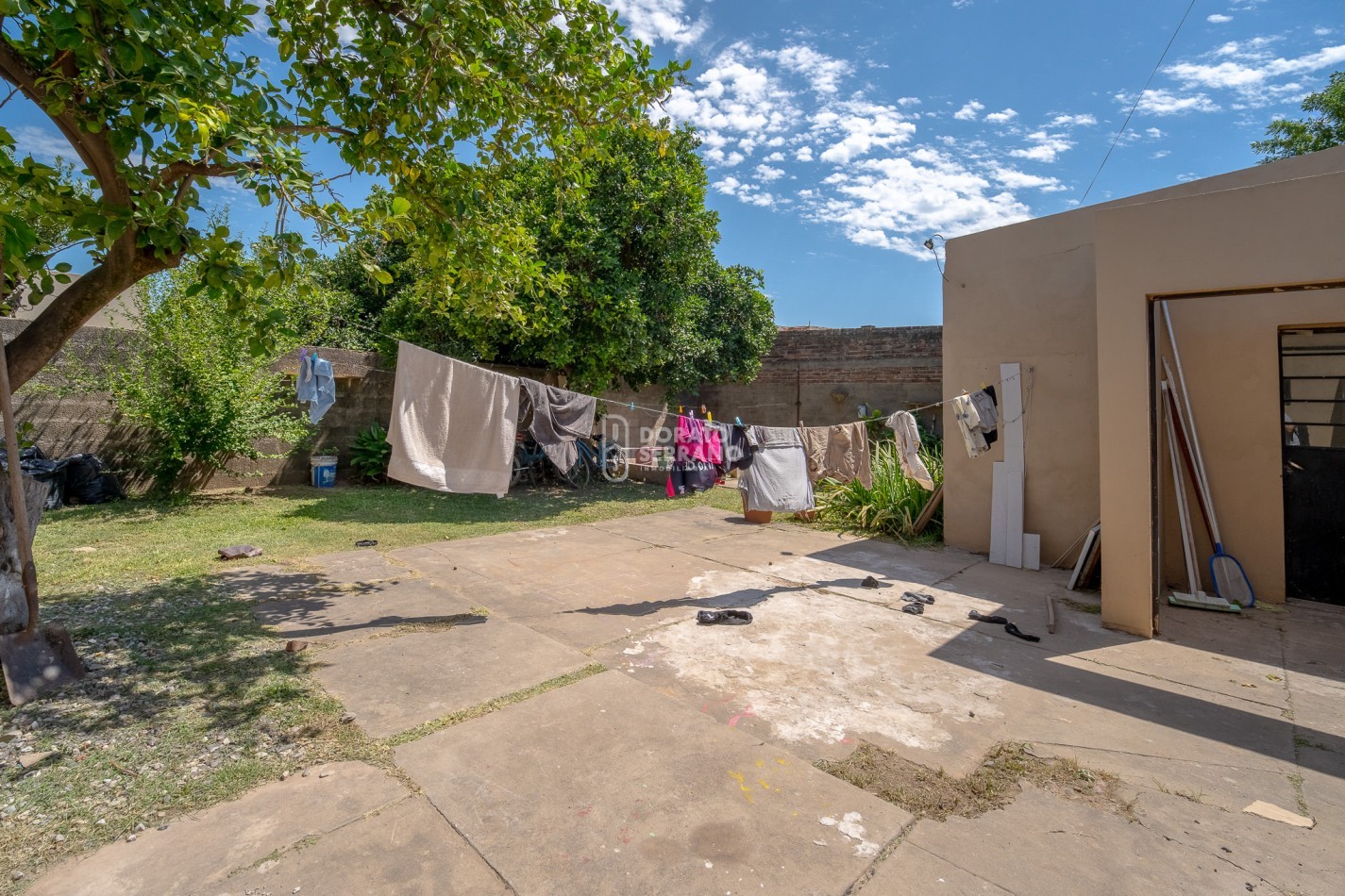BONITA & LISTA PARA HABITAR! EN ESQUINA!