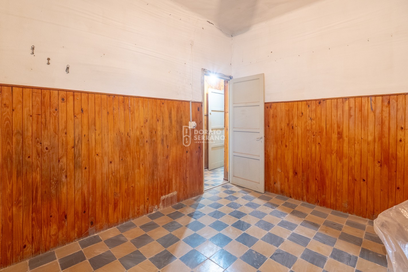 CASA A RECICLAR + GALPON NUEVO!