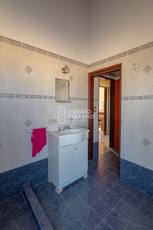 1 CASA DE 2 PLANTAS O 2 DEPTOS. INDEPENDIENTES / A ELECCION! 