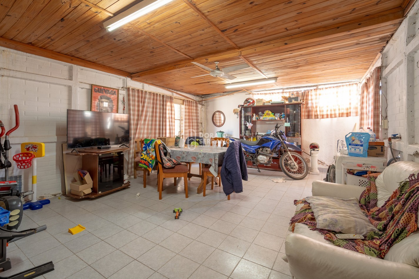 LOTE EN BARRIO FLORIDA! TODOS LOS SERVICIOS - PLUS EDIFICADO A DEMOLER O RECICLAR. 