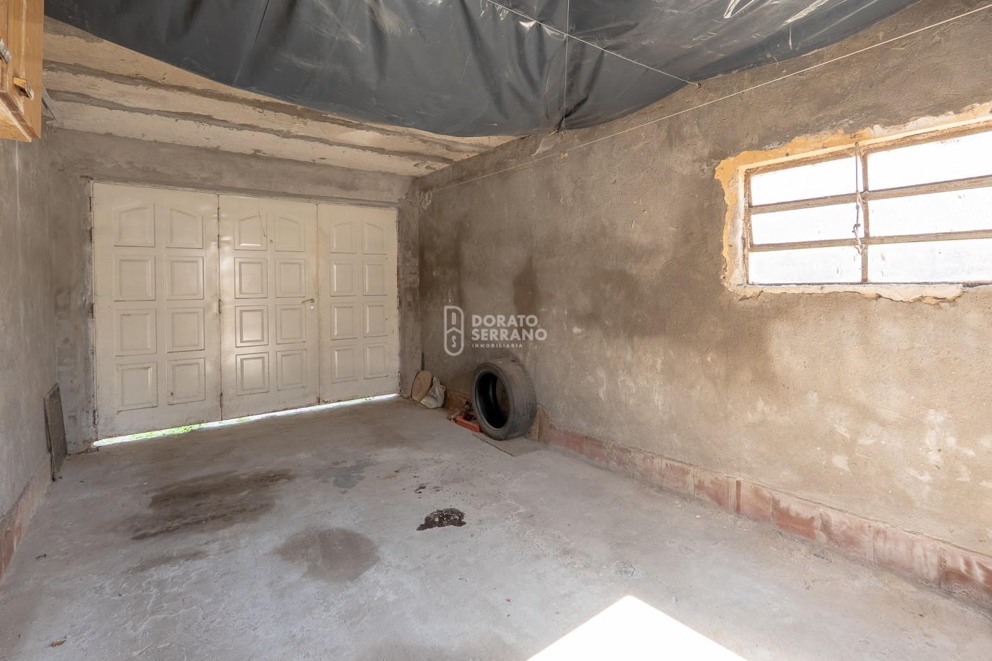 CASA EN ESQUINA! TODOS LOS SERVICIOS!