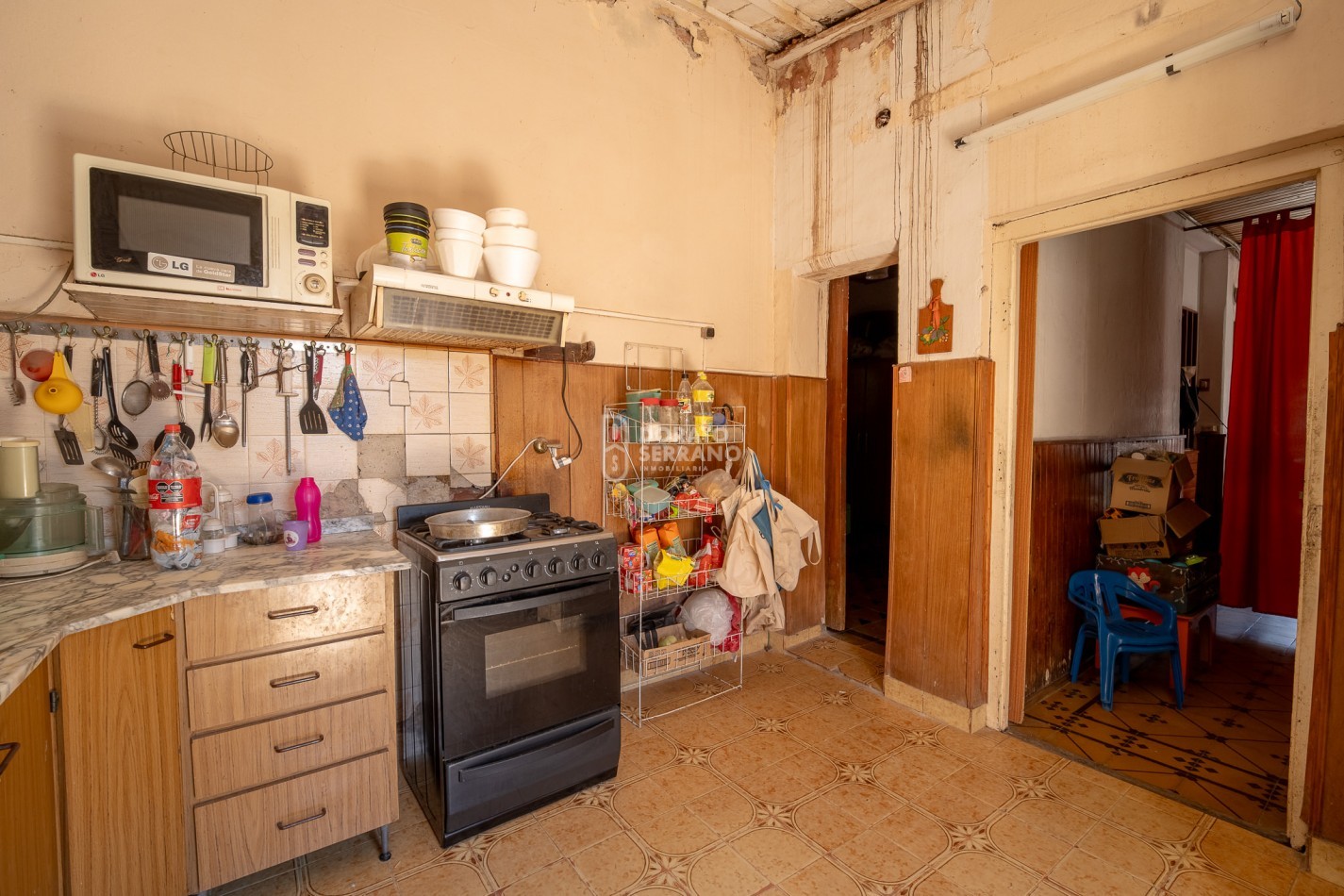 LOTE EN BARRIO FLORIDA! TODOS LOS SERVICIOS - PLUS EDIFICADO A DEMOLER O RECICLAR. 