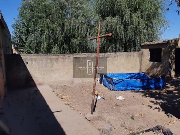 VIVIENDA ECONOMICA A RESTAURAR FRENTE A "LA RURAL" - OPORTUNIDAD!