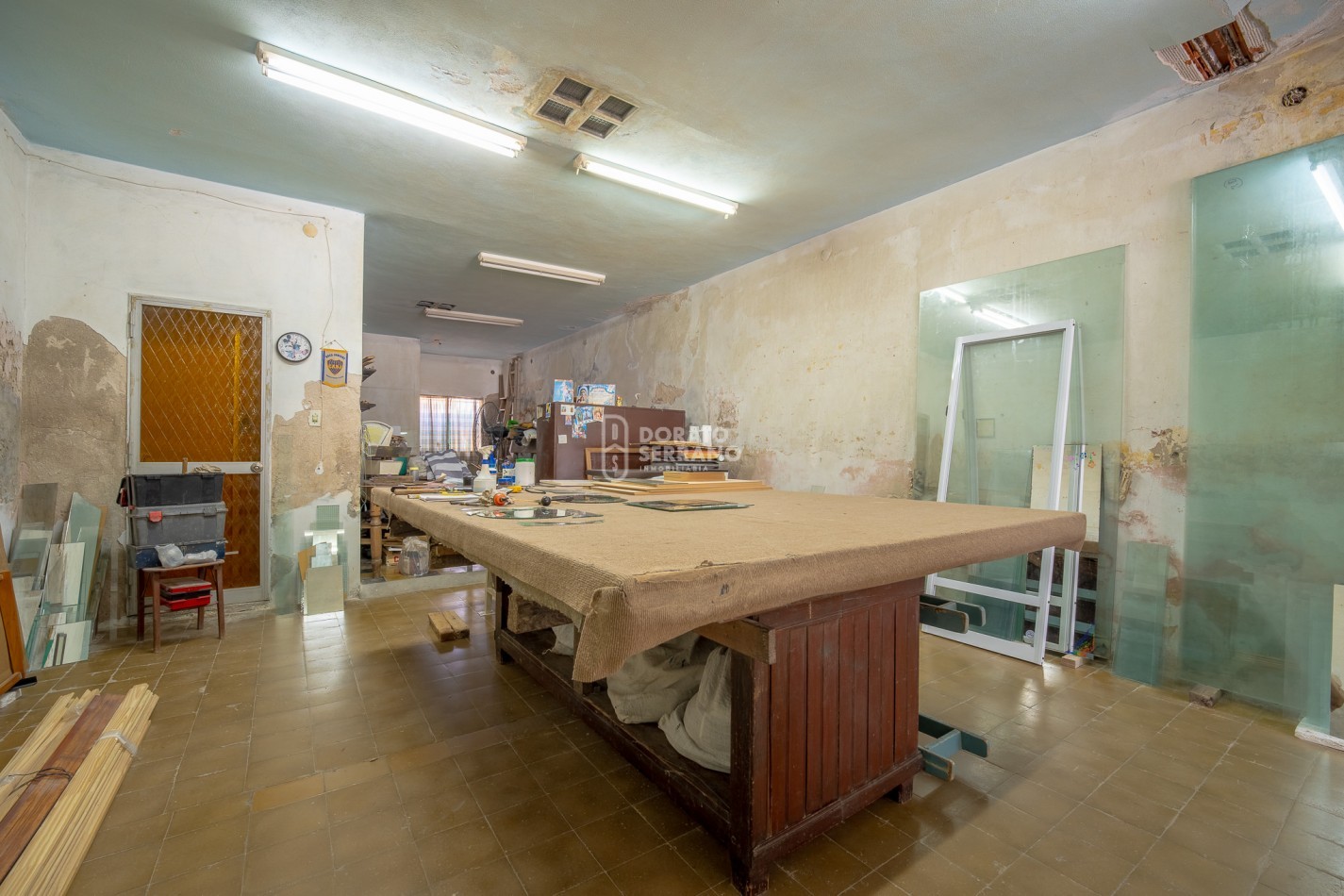 CASA CON LOCAL - PROYECTAR SIN LIMITES! AREA CENTRAL! 