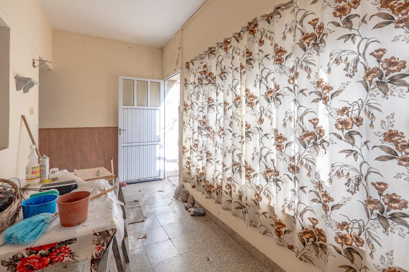 CASA + 750 M2 DE LOTE! Todos los servicios!