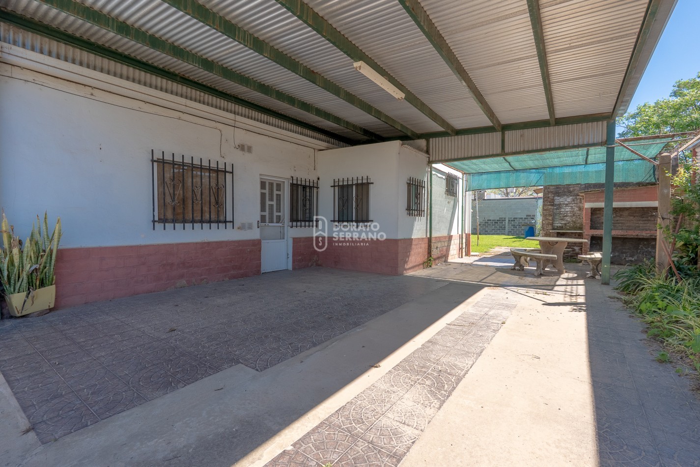 GRAN SUPERFICIE - TODOS LOS SERVICIOS - CASA A RECICLAR!