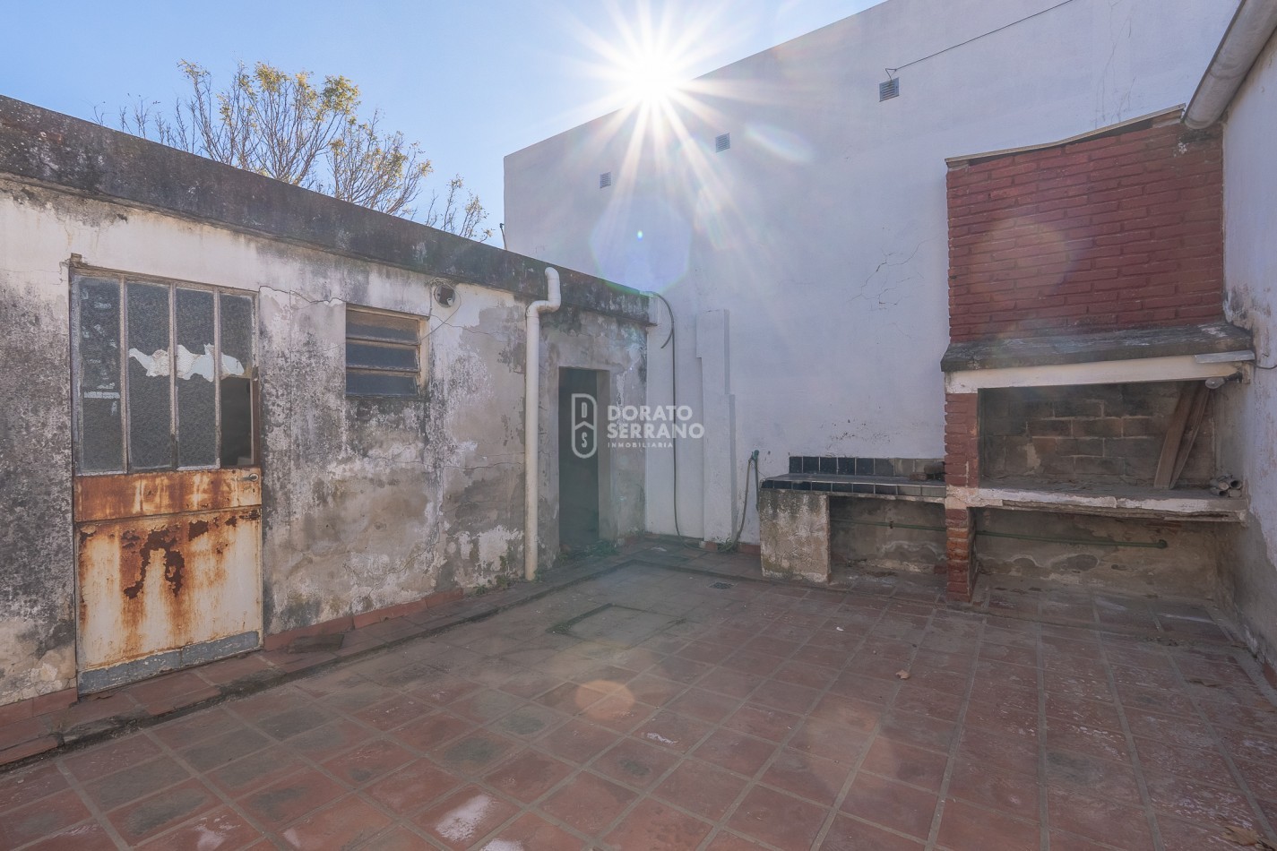 CASA A RECICLAR + GALPON NUEVO!