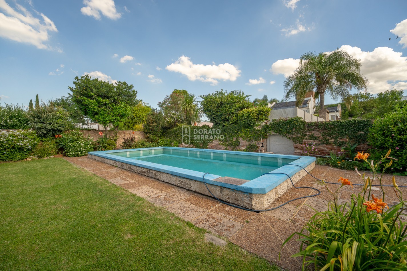 CASA EN BARRIO RESIDENCIAL! LISTA PARA UN NUEVO SUEÑO!