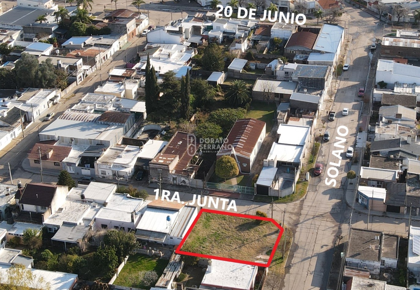 LOTE EN ESQUINA. Todos los servicios!