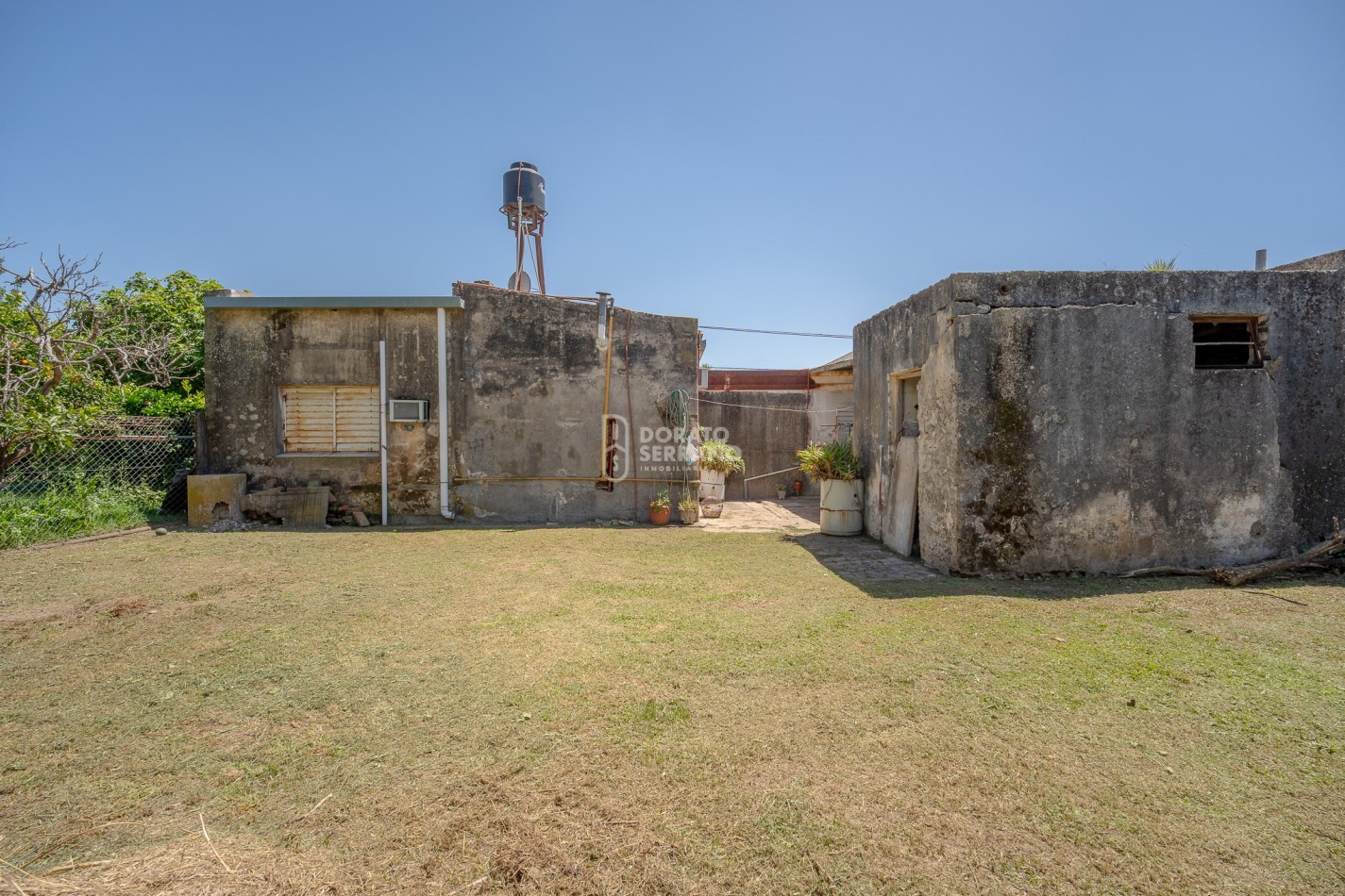 LOTE EN BARRIO FLORIDA! TODOS LOS SERVICIOS - PLUS EDIFICADO A DEMOLER O RECICLAR. 