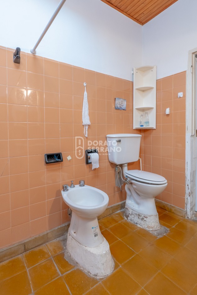 CASA + 750 M2 DE LOTE! Todos los servicios!